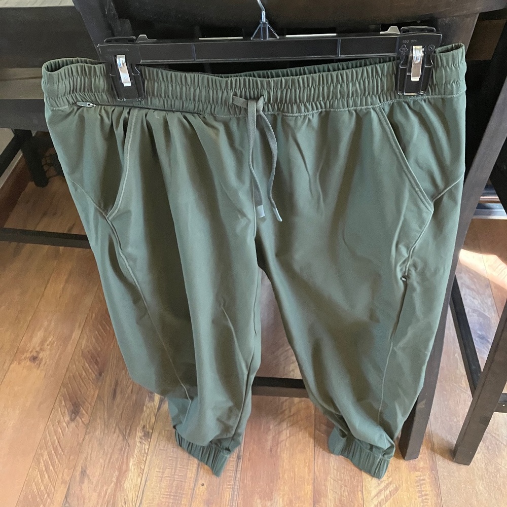 Title Nine Switchback Ultralight Joggers medium